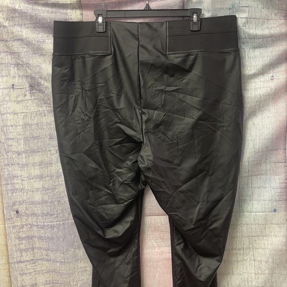 Brand new Woman’s Simply Vera Vera Wang pants - Picture 8 of 13